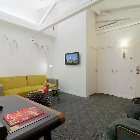 Joyce - Astotel Hotel 3*