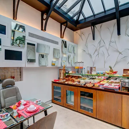 Joyce - Astotel Hotel Parigi
