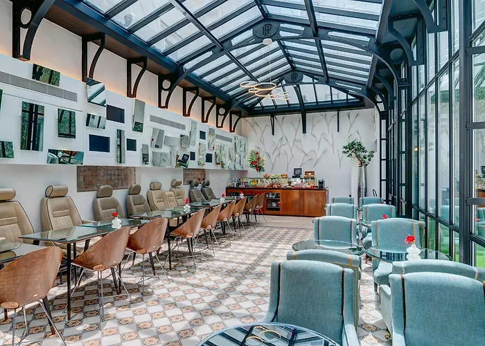 Joyce - Astotel Hotel Paris