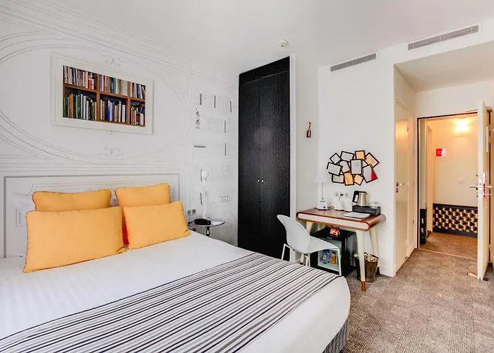 Joyce - Astotel Hotel Parigi