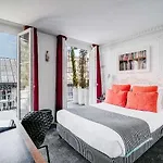 Joyce - Astotel Hotell Paris