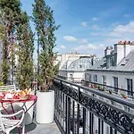 Joyce - Astotel Hotell Paris