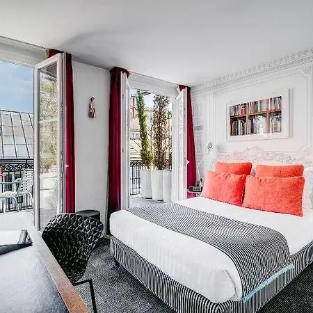 Joyce - Astotel Hotel Parigi