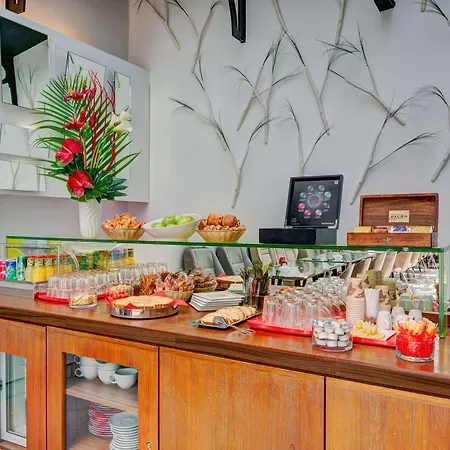 Joyce - Astotel Hotel Parigi